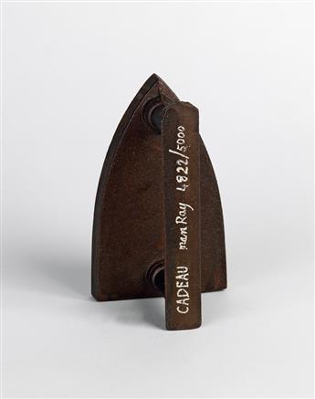 MAN RAY Cadeau.